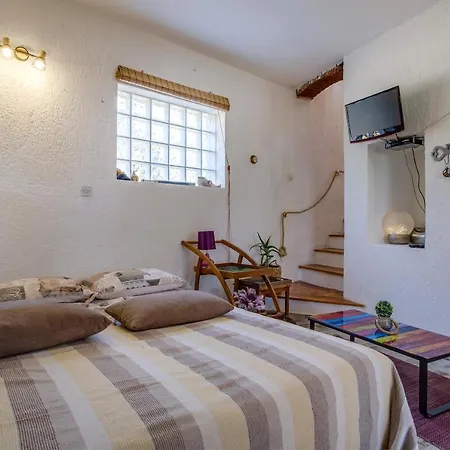 2 Bedrooms House At 50 M Away From The With Furnished Garden And Wifi Prázdninový dům