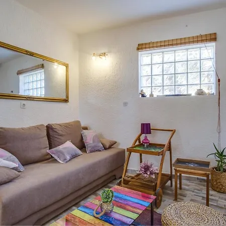 2 Bedrooms House At 50 M Away From The With Furnished Garden And Wifi Martinscica (Cres)
