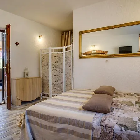 Holiday home 2 Bedrooms House At 50 M Away From The With Furnished Garden And Wifi *