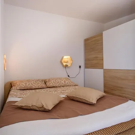 2 Bedrooms House At 50 M Away From The With Furnished Garden And Wifi *