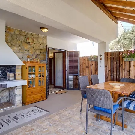 2 Bedrooms House At 50 M Away From The With Furnished Garden And Wifi Holiday home *