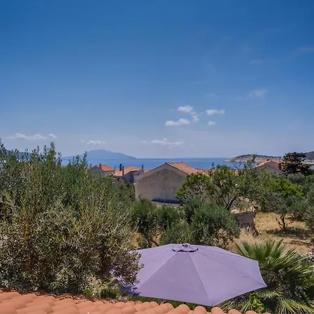 2 Bedrooms House At 50 M Away From The With Furnished Garden And Wifi *