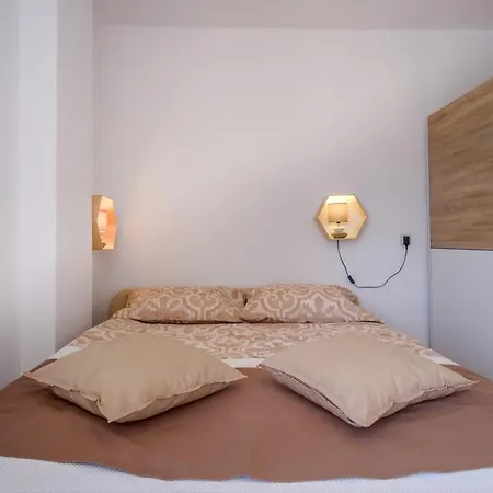 2 Bedrooms House At 50 M Away From The With Furnished Garden And Wifi Prázdninový dům *