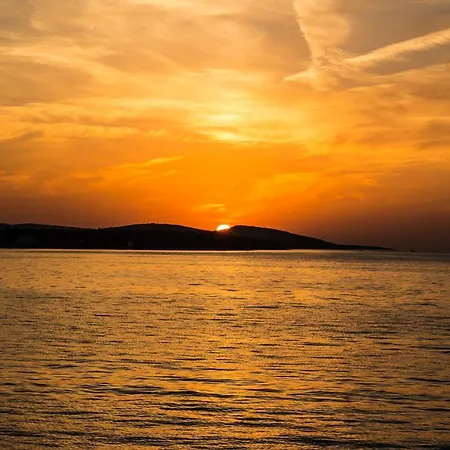 2 Bedrooms House At 50 M Away From The With Furnished Garden And Wifi * Martinscica (Cres)