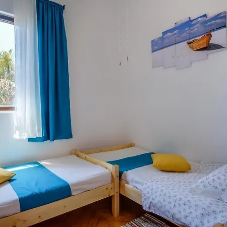 2 Bedrooms House At 50 M Away From The With Furnished Garden And Wifi Martinšćica